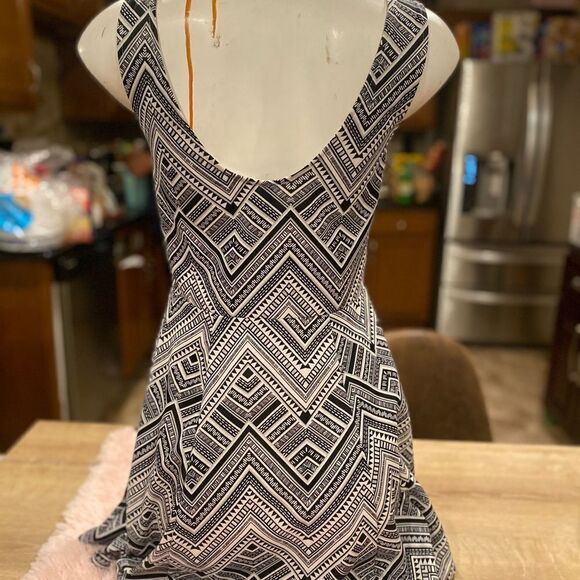 Dress   - Picture 2 of 3